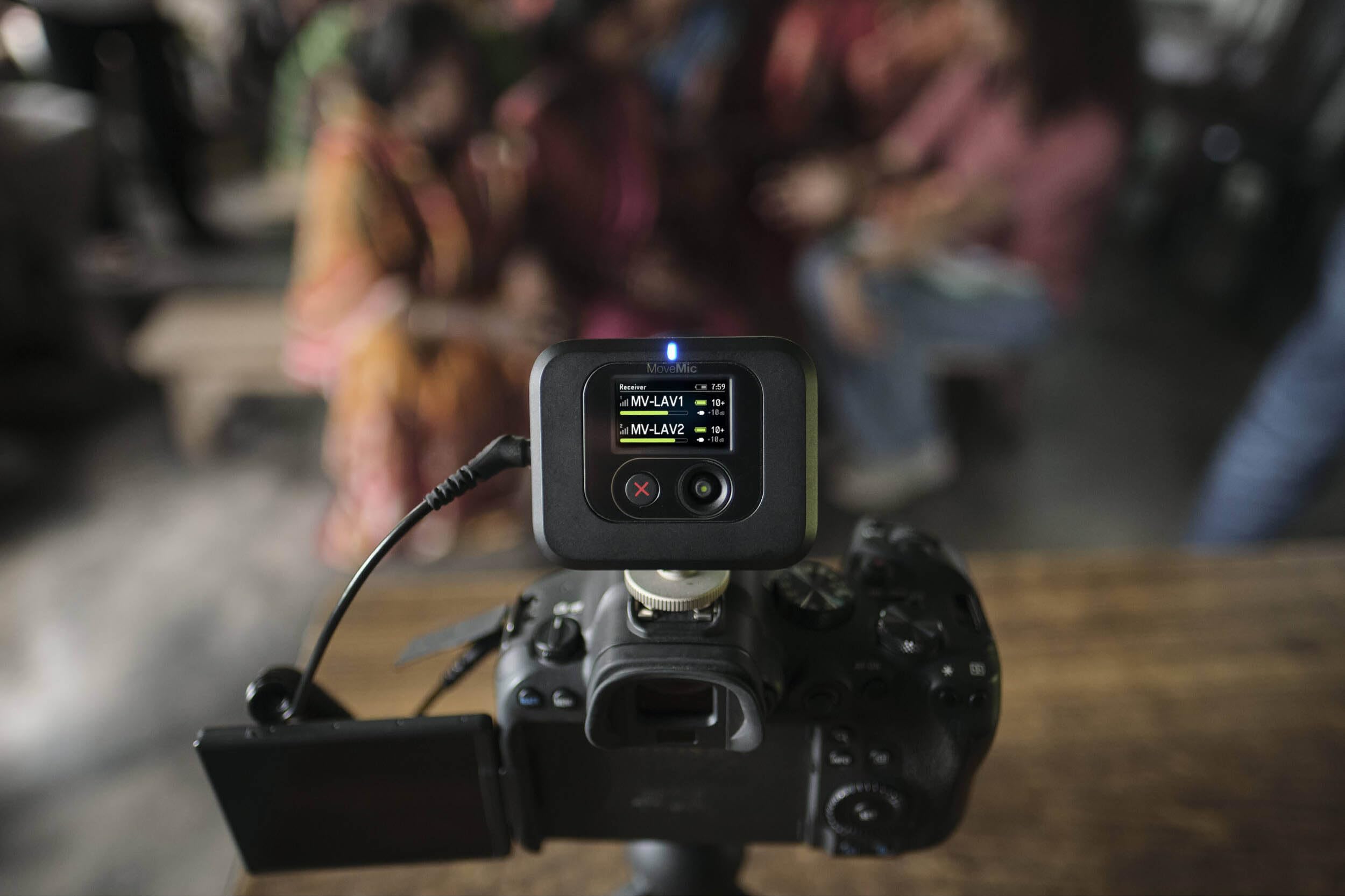 Shure MoveMic Two Kit, Pro Wireless Lavalier Microphones with Camera Receiver for DSLR